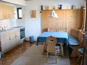 Küche und Essbereich der Ferienwohnung A im Haus Alpenkranz